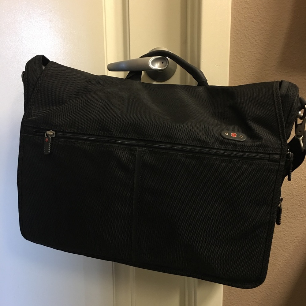Swiss Army computer shoulder bag